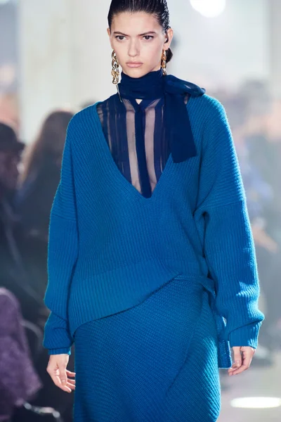 Look 28